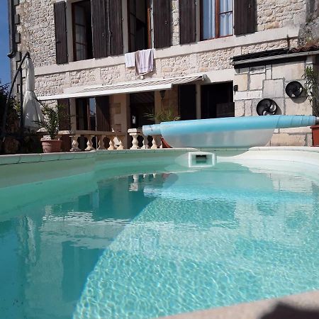 La Maison De L'Aubepin Saint-Savinien Εξωτερικό φωτογραφία