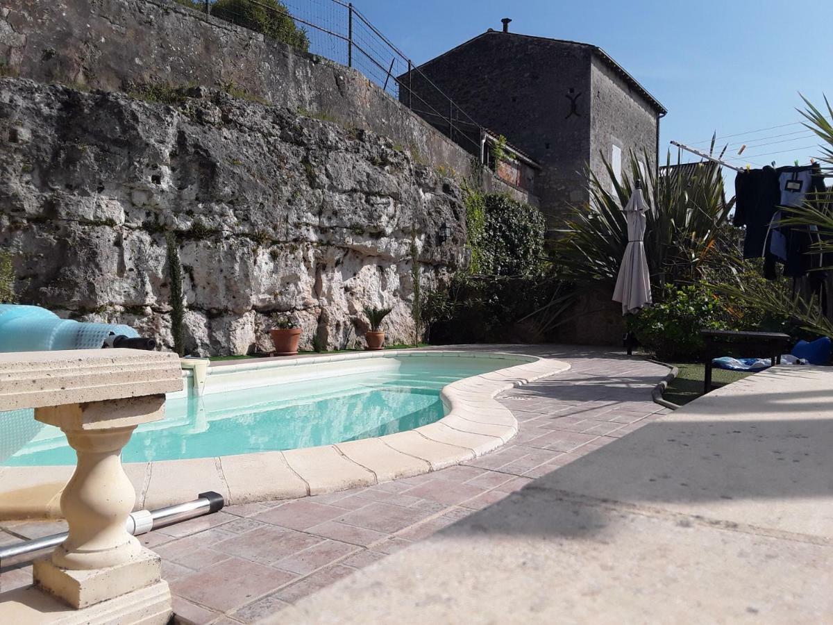 La Maison De L'Aubepin Saint-Savinien Εξωτερικό φωτογραφία