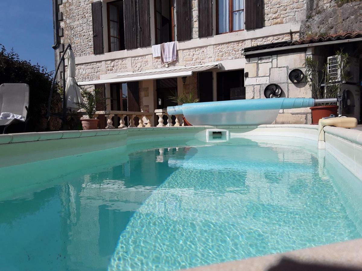 La Maison De L'Aubepin Saint-Savinien Εξωτερικό φωτογραφία